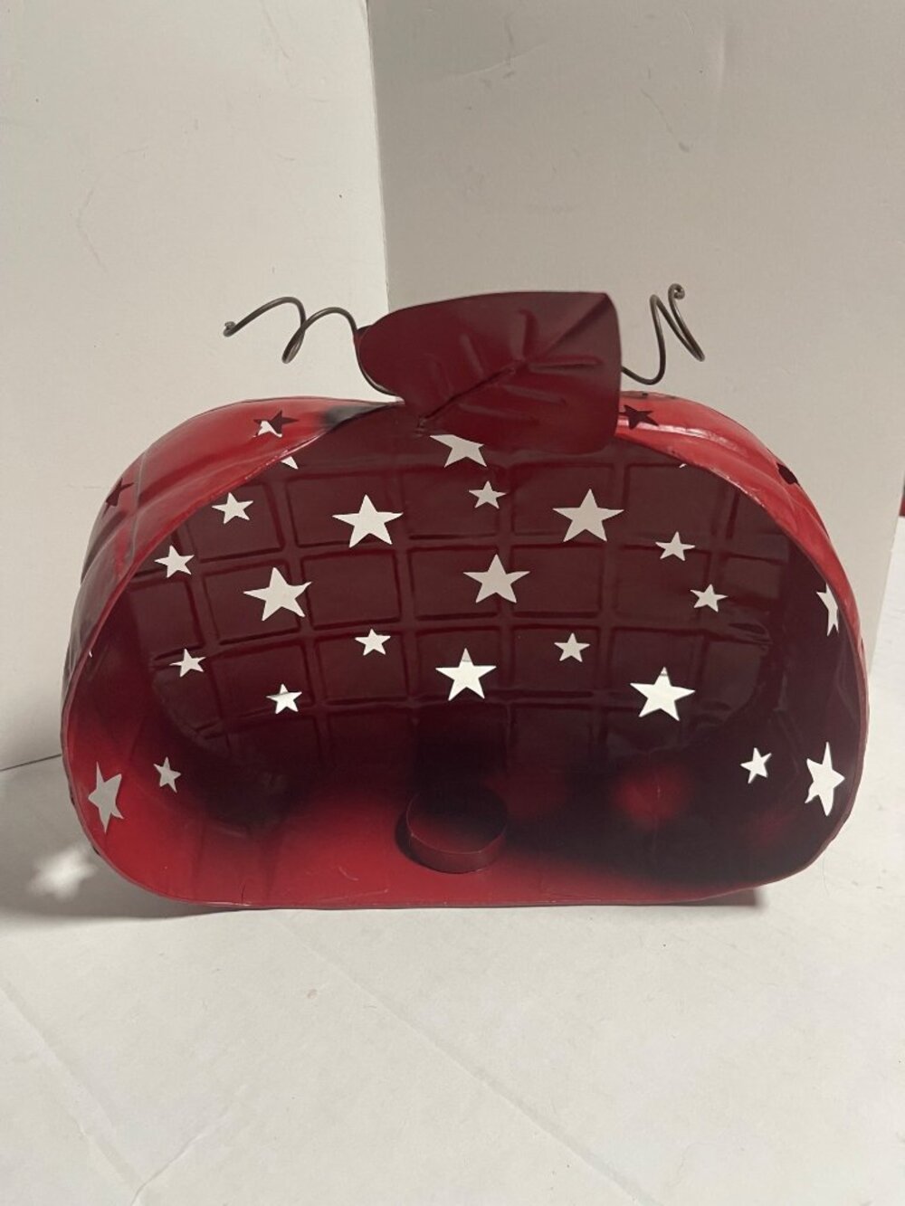 Metal Apple Star Cutout Tea Light Candle Holders Red Set Of 2 Rustic Home Decor - Picture 5 of 16